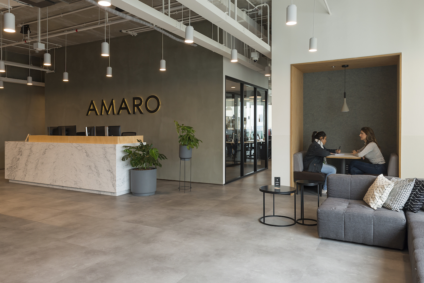 Oficina de Amaro en WeWork Paulista 2537, São Paulo. Fotografías de Manu Oristanio