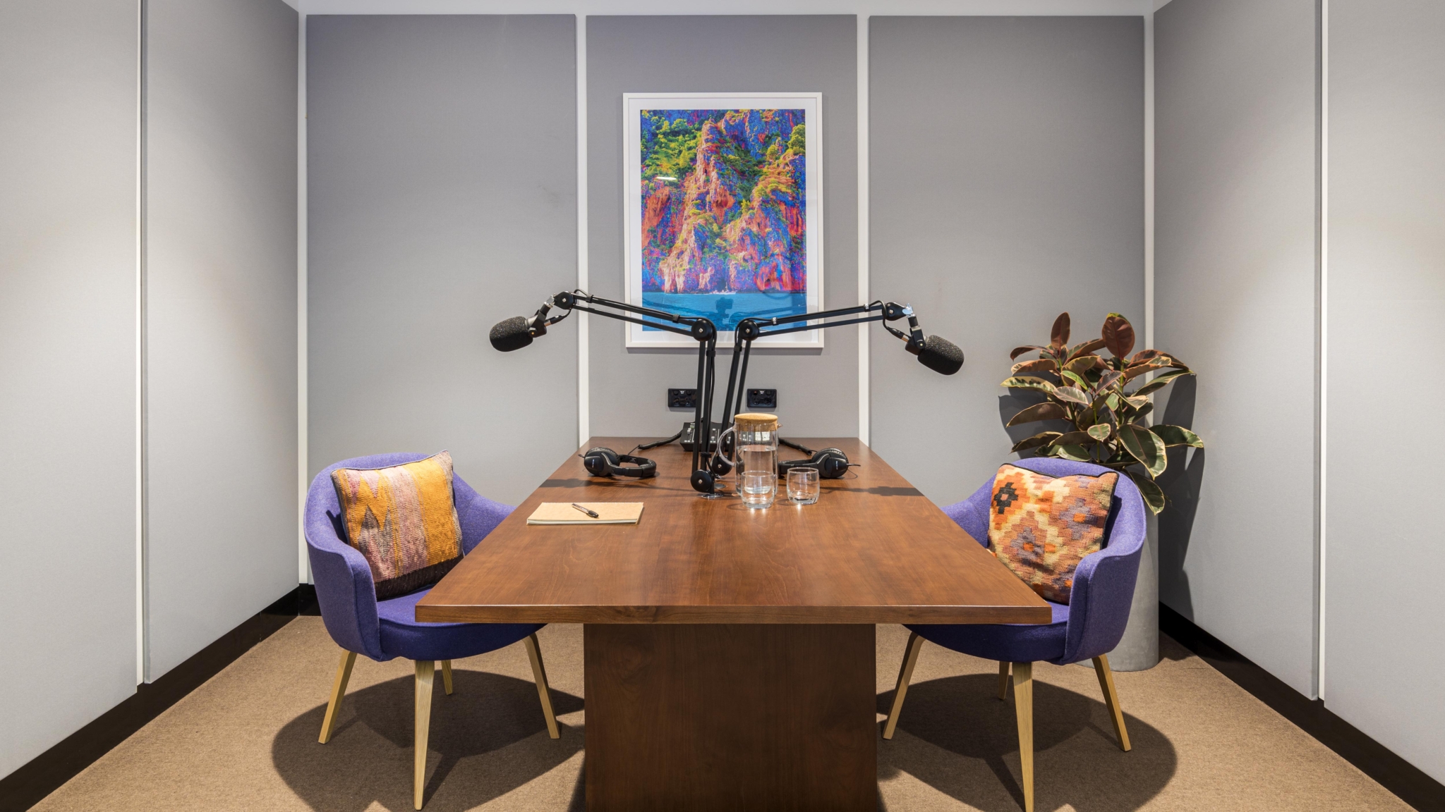 Creating the Ultimate Podcasting Sanctuary: Top Room Ideas for Optimal ...