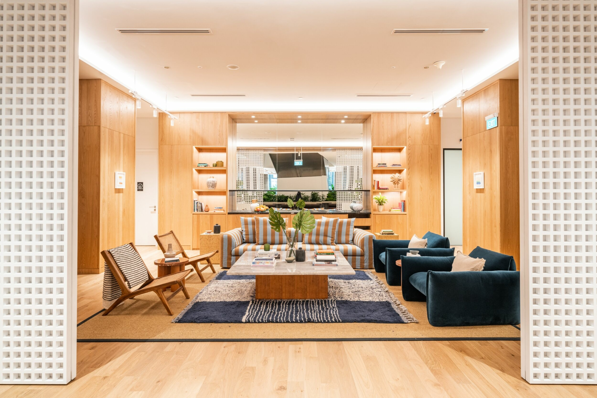 WeWork 21 Collyer Quay integrates Singapore's cultural fabric into this stunning new WeWork space.