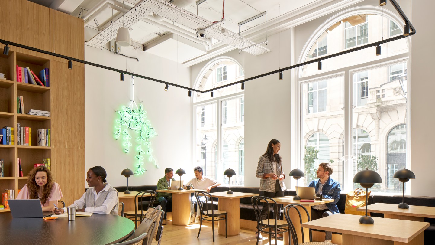 daily interaction between WeWork members in shared workspace