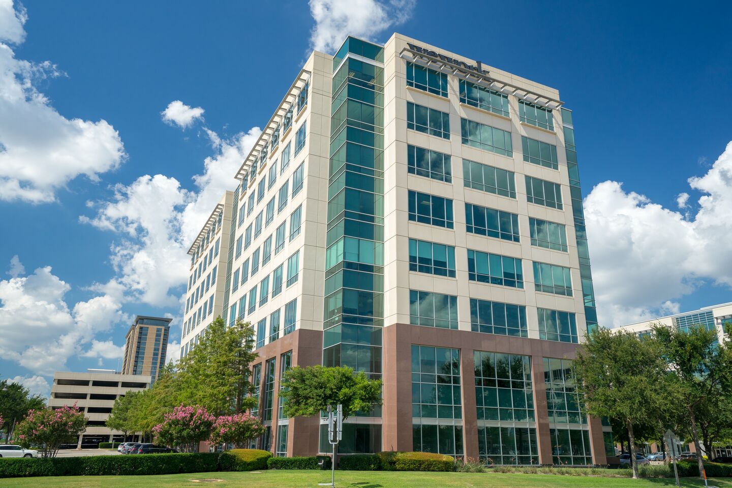 The exterior of 6900 Dallas Parkway.